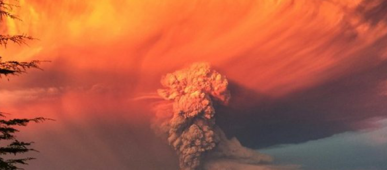 Evacuation as Calbuco volcano erupts in Chile