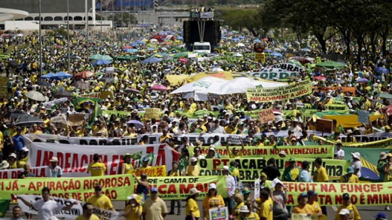 Brazilians protest against government corruption
