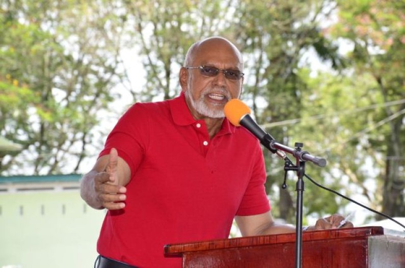 Ramotar promises increase in minimum wage once re-elected; Workers heckle