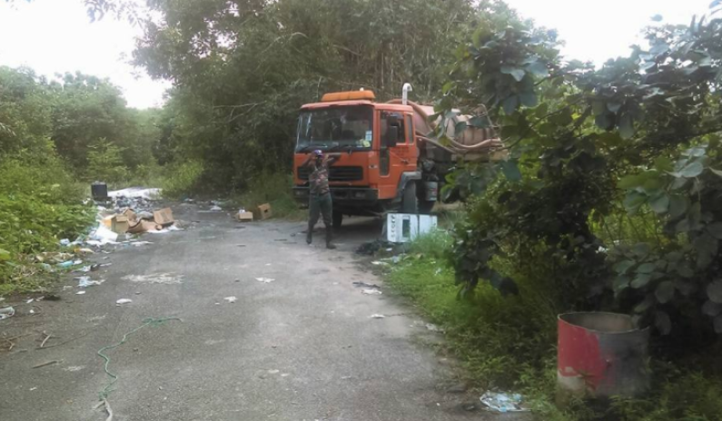 Cevon’s Waste truck caught dumping sewage in Linden; Company says rogue driver to be blamed