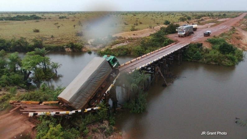 Section of Pirara Bridge in Region 9 collapses under weight of heavy-duty truck