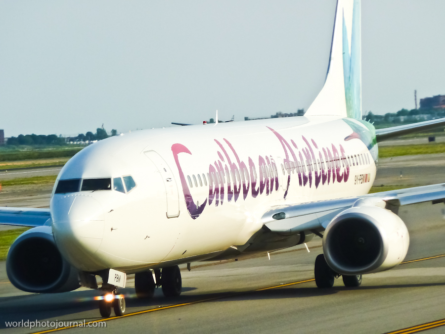 Boeing 737 800 Caribbean Airlines 9y Pbm Taxiing In Jfk News Source Guyana